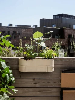 ferm LIVING Balkon-Blumentopf Bau mit geriffelter Oberfläche