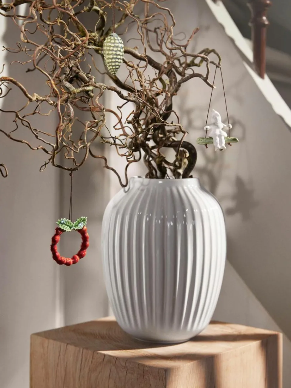 Kähler Baumanhänger Tales aus Fine Bone China