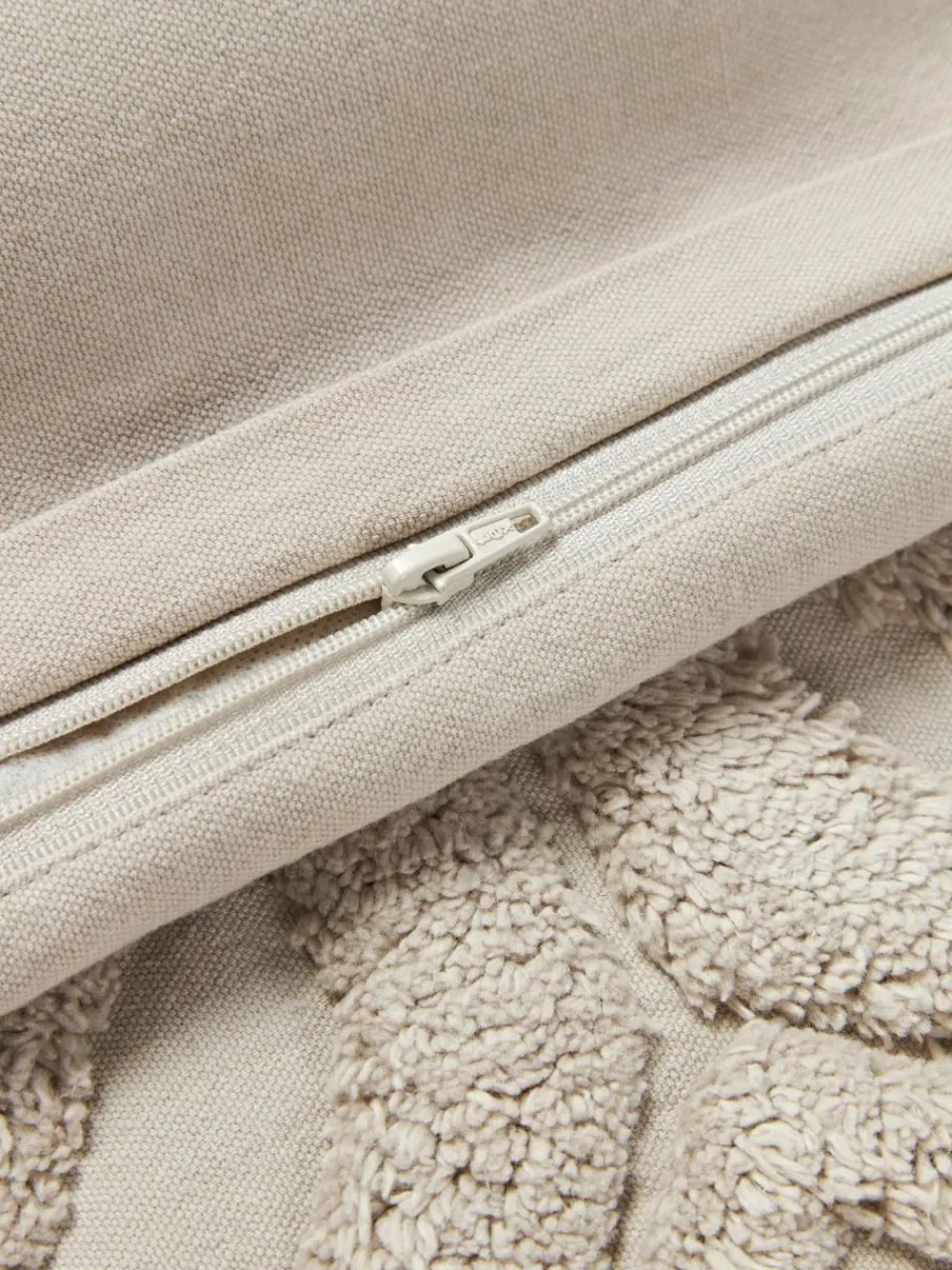 Westwing Collection Baumwoll-Kissenhülle Nira mit winterlichem Motiv