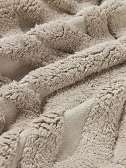 Westwing Collection Baumwoll-Kissenhülle Nira mit winterlichem Motiv