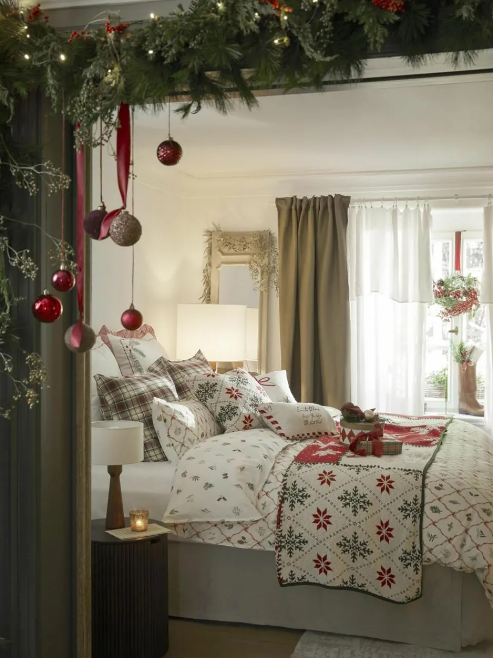 Westwing Collection Baumwollperkal-Wendebettdeckenbezug Twigs mit winterlichen Prints