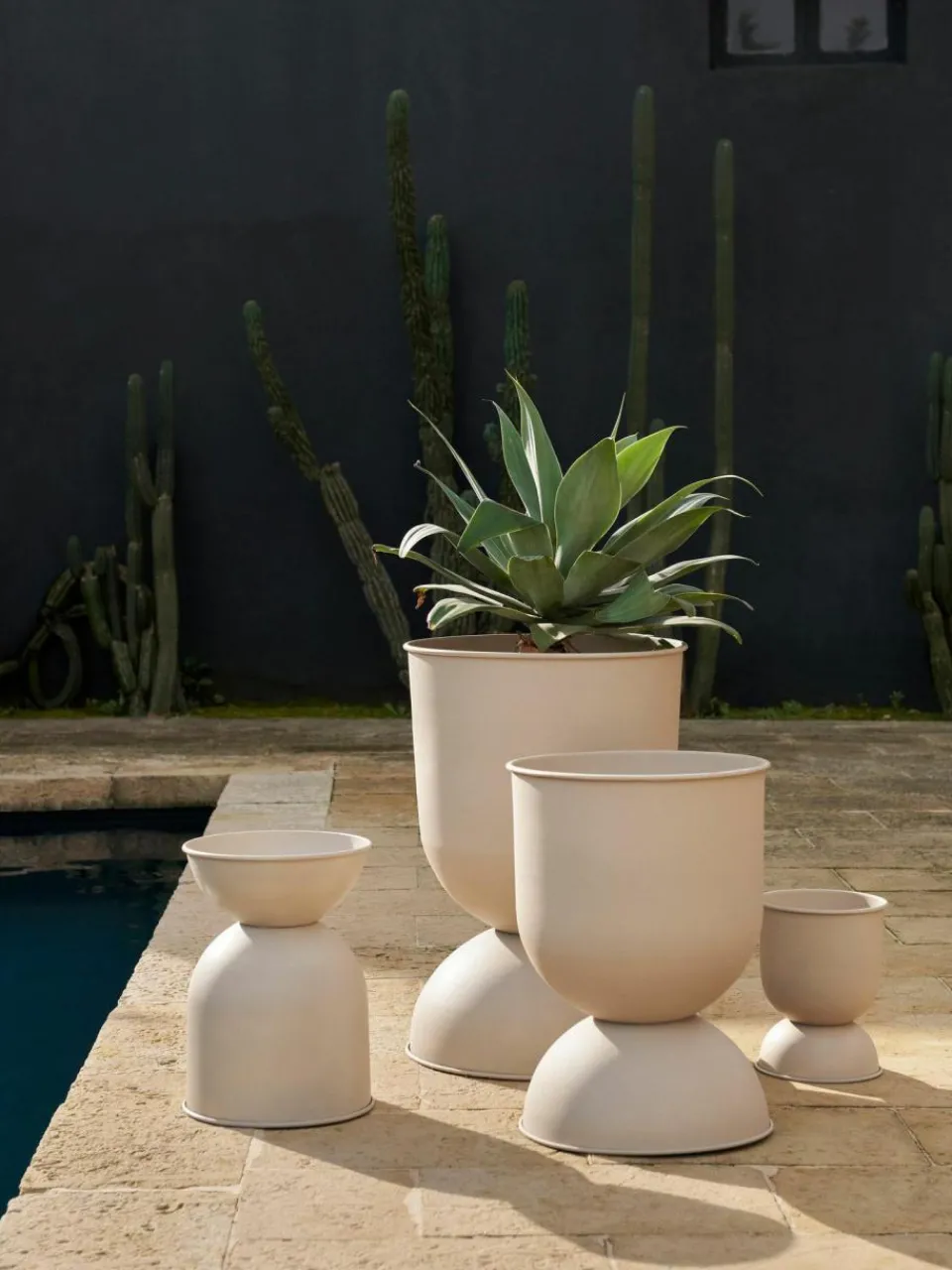 ferm LIVING Übertopf Hourglass, H 73 cm