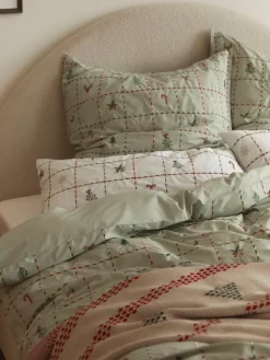 Westwing Collection Bestickter Baumwollperkal-Bettdeckenbezug Rudy mit Weihnachtsmotiven