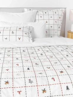 Westwing Collection Bestickter Baumwollperkal-Bettdeckenbezug Rudy mit Weihnachtsmotiven