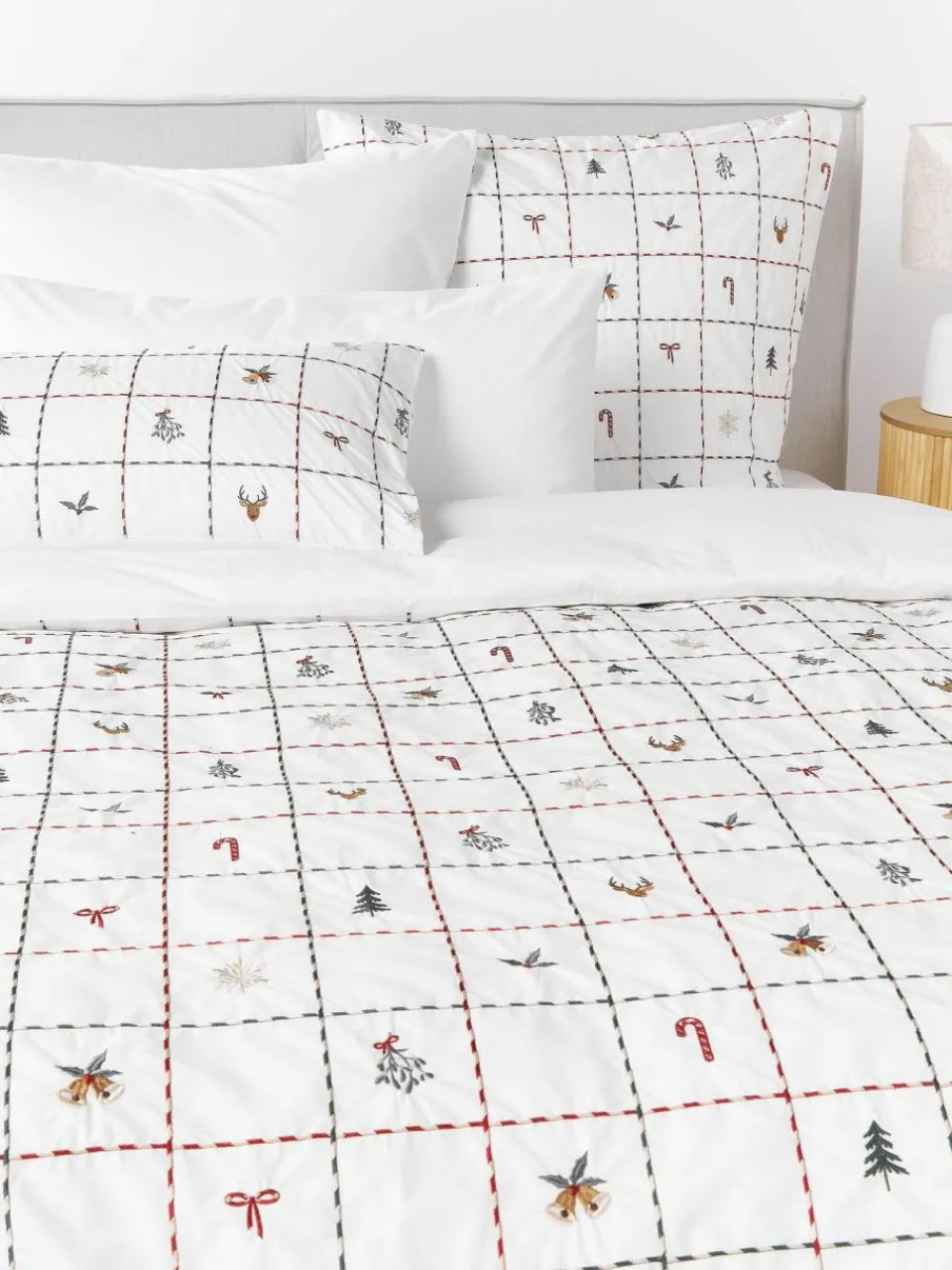 Westwing Collection Bestickter Baumwollperkal-Bettdeckenbezug Rudy mit Weihnachtsmotiven