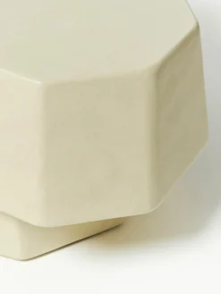 ferm LIVING Beton-Couchtisch Staffa in organischer Form
