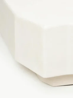 ferm LIVING Beton-Couchtisch Staffa in organischer Form