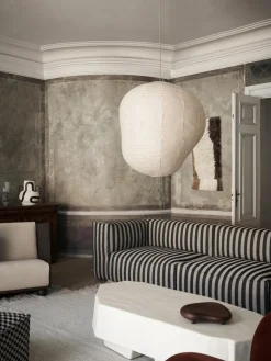 ferm LIVING Beton-Couchtisch Staffa in organischer Form