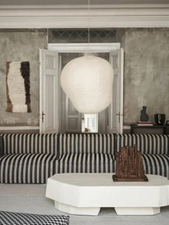 ferm LIVING Beton-Couchtisch Staffa in organischer Form