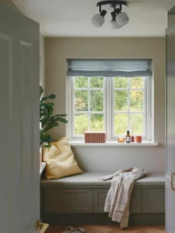 Westwing Deckenstrahler Milford Mini aus mundgeblasenem Opalglas