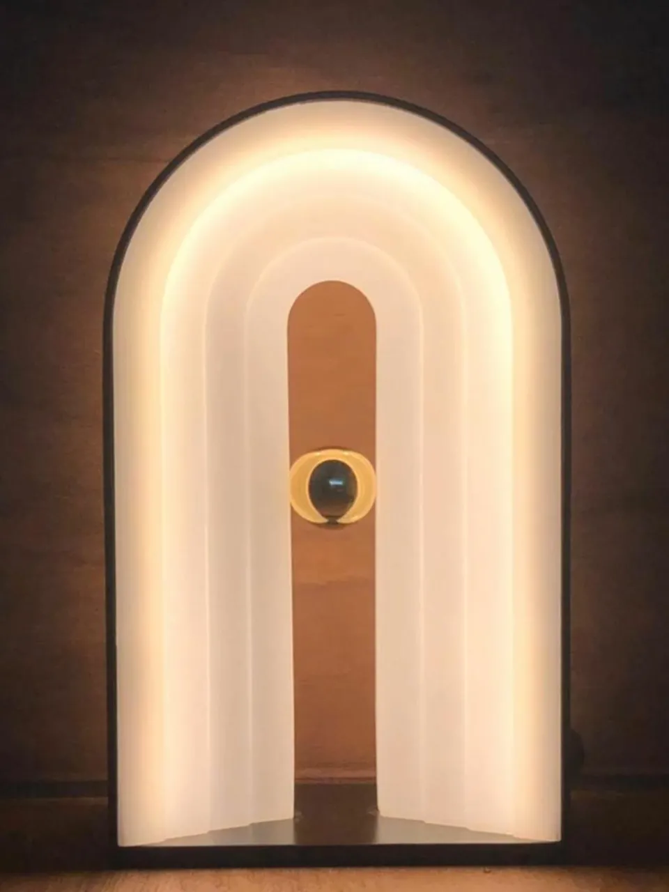 Aytm Dimmbare LED-Tischlampe Castellum mit Diffusorscheibe