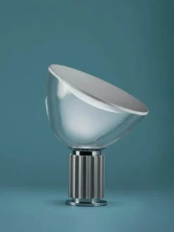 Flos Dimmbare LED-Tischlampe Taccia Small, mundgeblasen