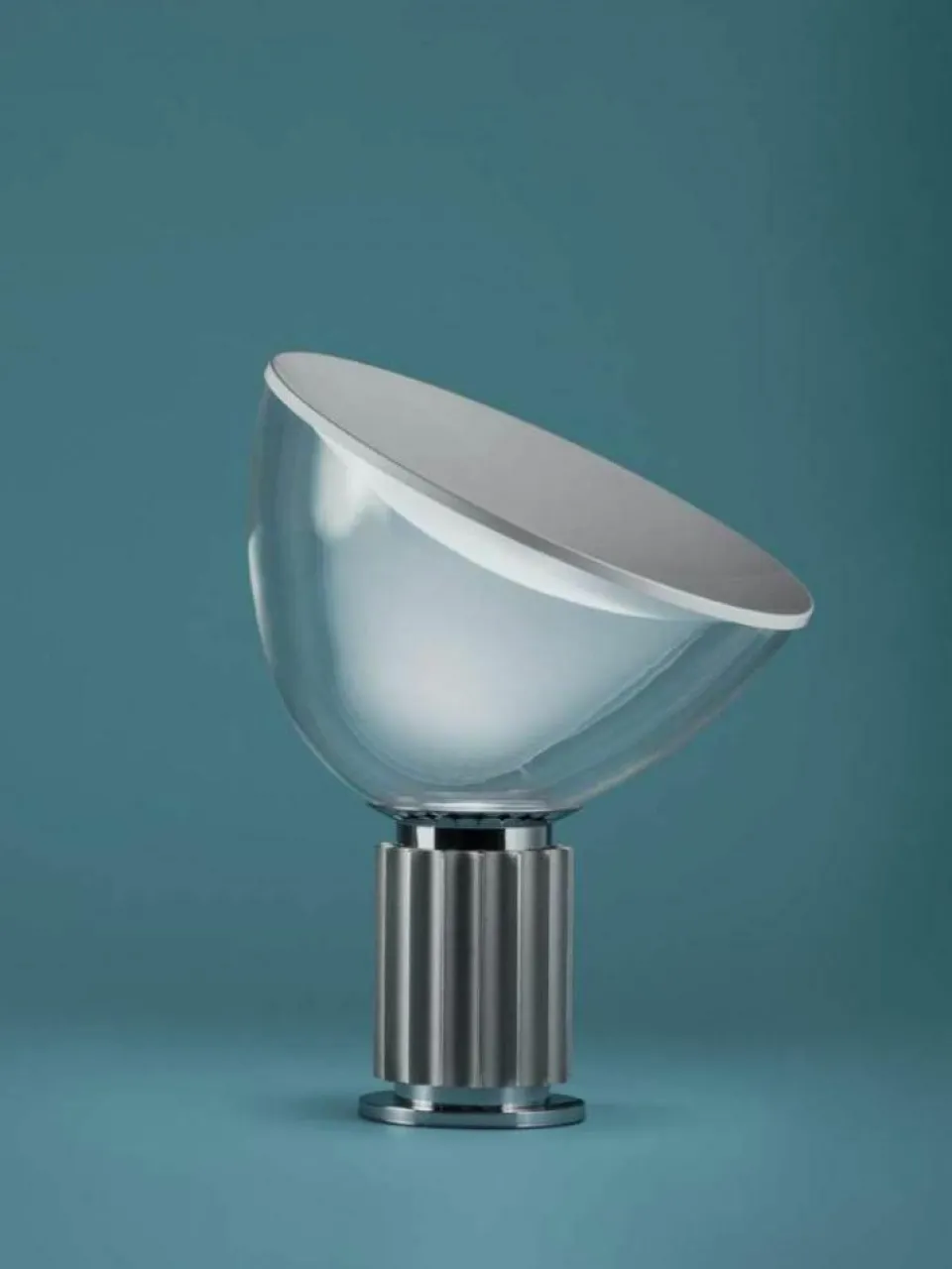 Flos Dimmbare LED-Tischlampe Taccia Small, mundgeblasen