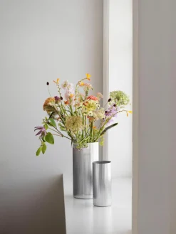 Georg Jensen Edelstahl-Vase Bernadotte mit Rillenstruktur, H 19 cm