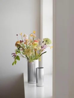 Georg Jensen Edelstahl-Vase Bernadotte mit Rillenstruktur, H 26 cm