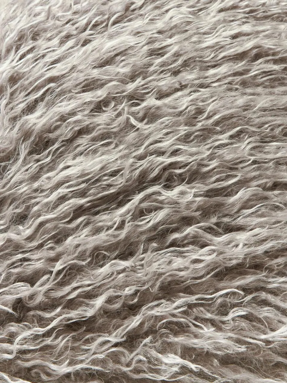 Westwing Collection Flauschige Kunstfell-Kissenhülle Morten, gelockt