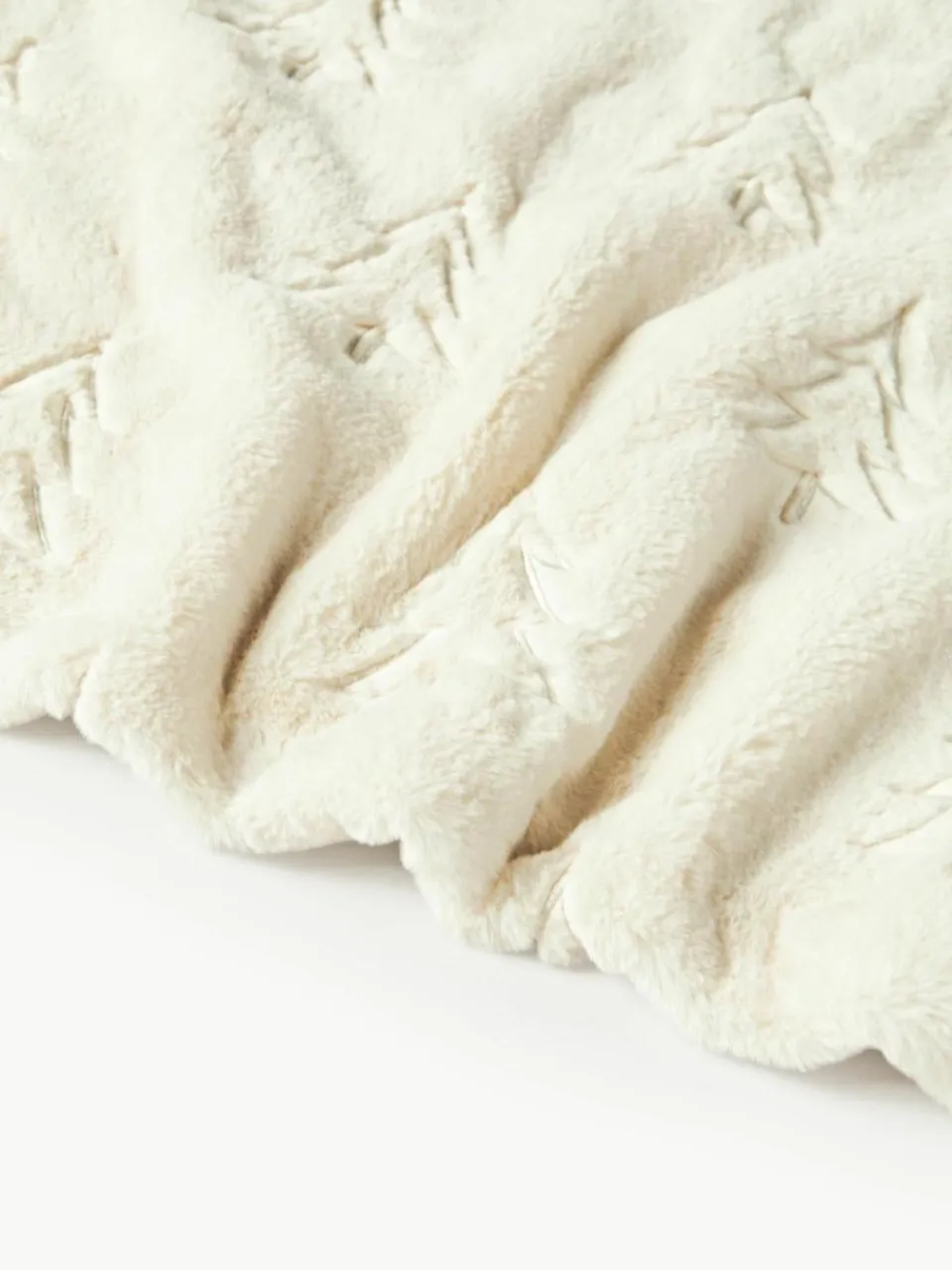 Westwing Collection Flauschige Kuscheldecke Nari mit winterlichem Motiv