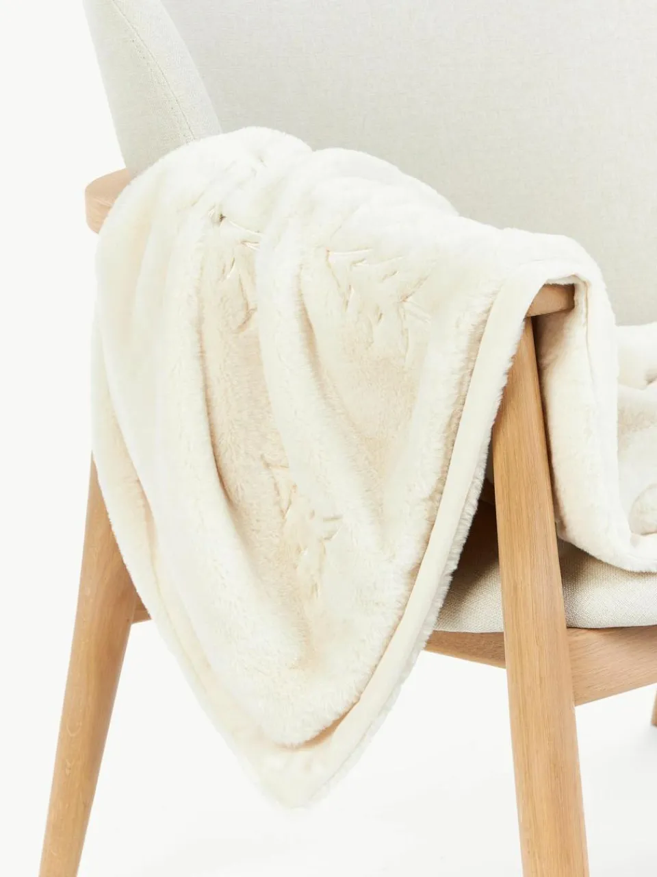 Westwing Collection Flauschige Kuscheldecke Nari mit winterlichem Motiv