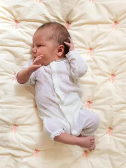 Kinder Cam Cam Copenhagen Gesteppte Kuscheldecke Bows aus Bio-Baumwolle