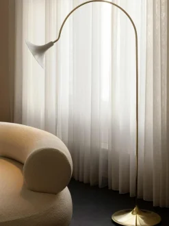Nuura Große Bogenlampe Petalii