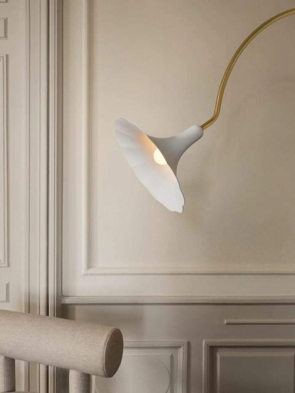 Nuura Große Bogenlampe Petalii