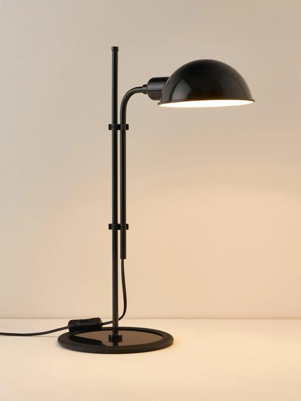 Marset Große Schreibtischlampe Funiculí mit verstellbarem Lampenschirm