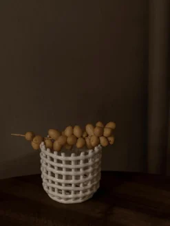 ferm LIVING Handgefertigter Aufbewahrungskorb Nalan aus Keramik, H 15 cm