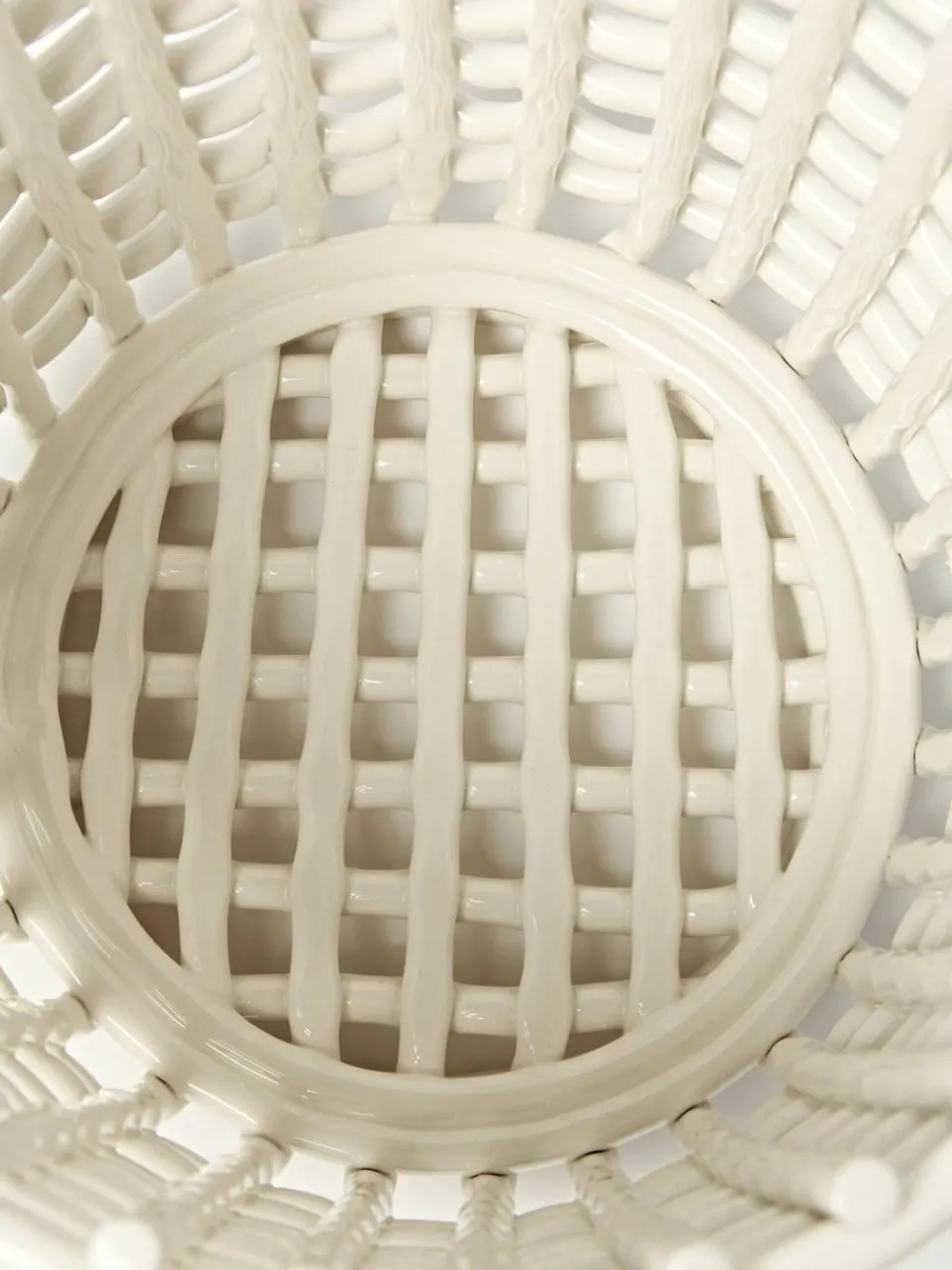 ferm LIVING Handgefertigter Aufbewahrungskorb Nalan aus Keramik, H 21 cm
