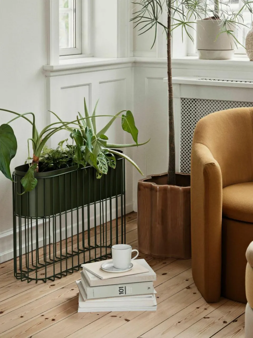 Broste Copenhagen Handgefertigter Übertopf Sonja, H 36 cm
