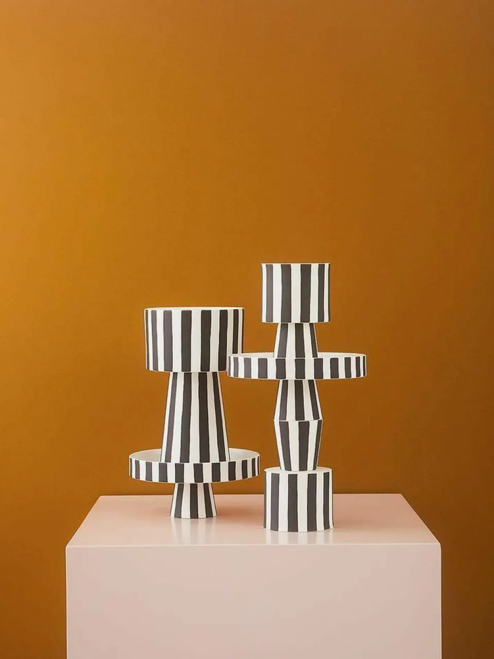 Oyoy Living Design Handgefertigter Übertopf Toppu aus Keramik, H 15 cm