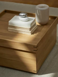 Kristina Dam Handgefertigter Eichenholz-Couchtisch Japanese mit Stauraum