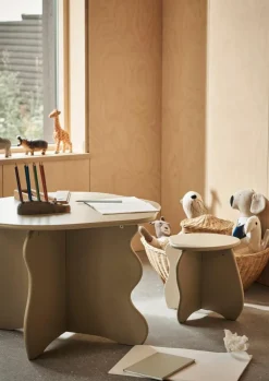 Kinder ferm LIVING Kids Holz-Kindertisch Slope in organischer Form