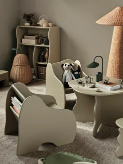 Kinder ferm LIVING Kids Holz-Loungekinderstuhl Slope mit Bücherregal