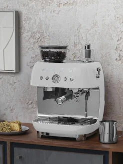 Smeg Kaffeemaschine 50's Style mit Siebträger