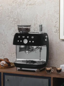 Smeg Kaffeemaschine 50's Style mit Siebträger
