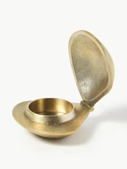 ferm LIVING Kerzenhalter Clam aus Messing