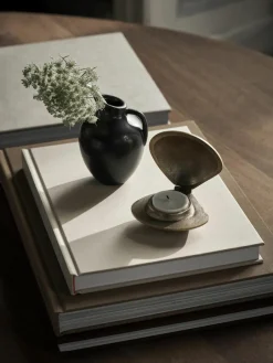 ferm LIVING Kerzenhalter Clam aus Messing