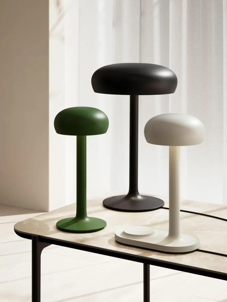 Eva Solo Kleine dimmbare LED-Tischlampe Emendo mit Ladestation