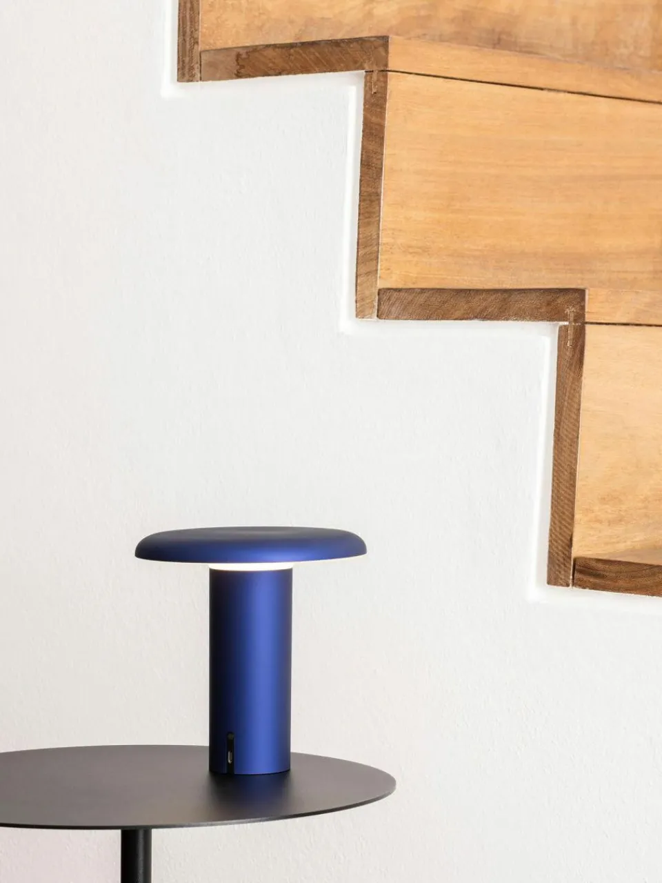 Artemide Kleine mobile LED-Tischlampe Takku, dimmbar