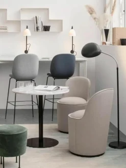 GUBI Kleine Stehlampe Cobra, verstellbar