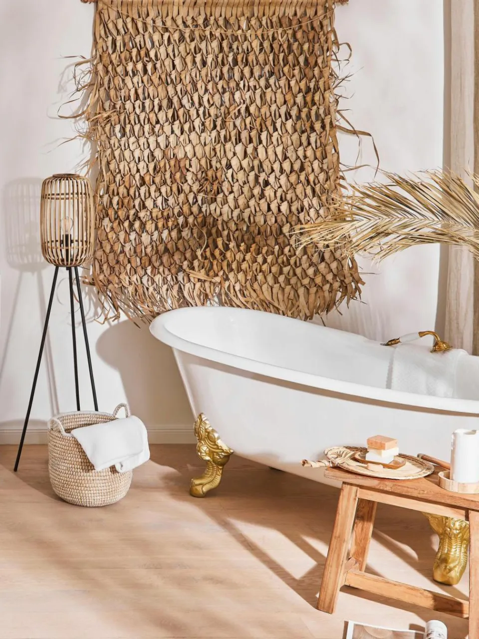 Westwing Kleine Tripod Stehlampe Woodrow aus Rattan