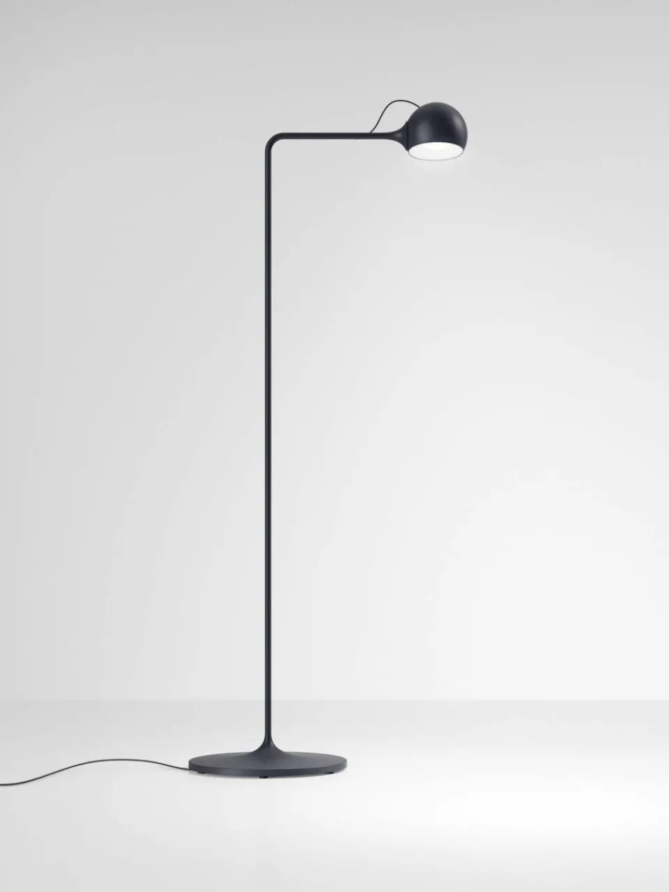 Artemide Kleine verstellbare LED-Leselampe Ixa, dimmbar