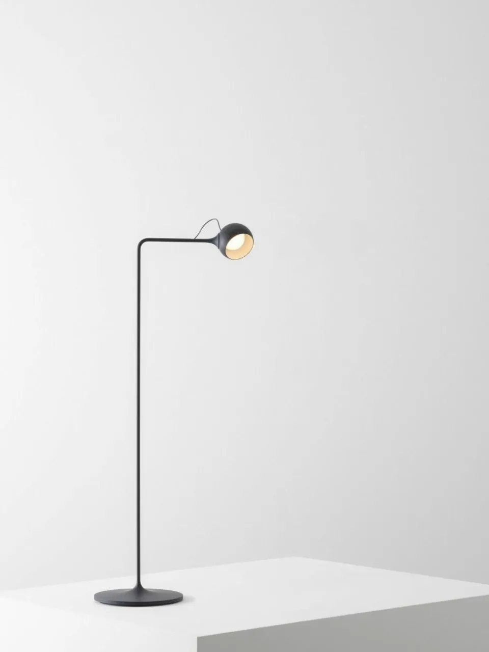 Artemide Kleine verstellbare LED-Leselampe Ixa, dimmbar