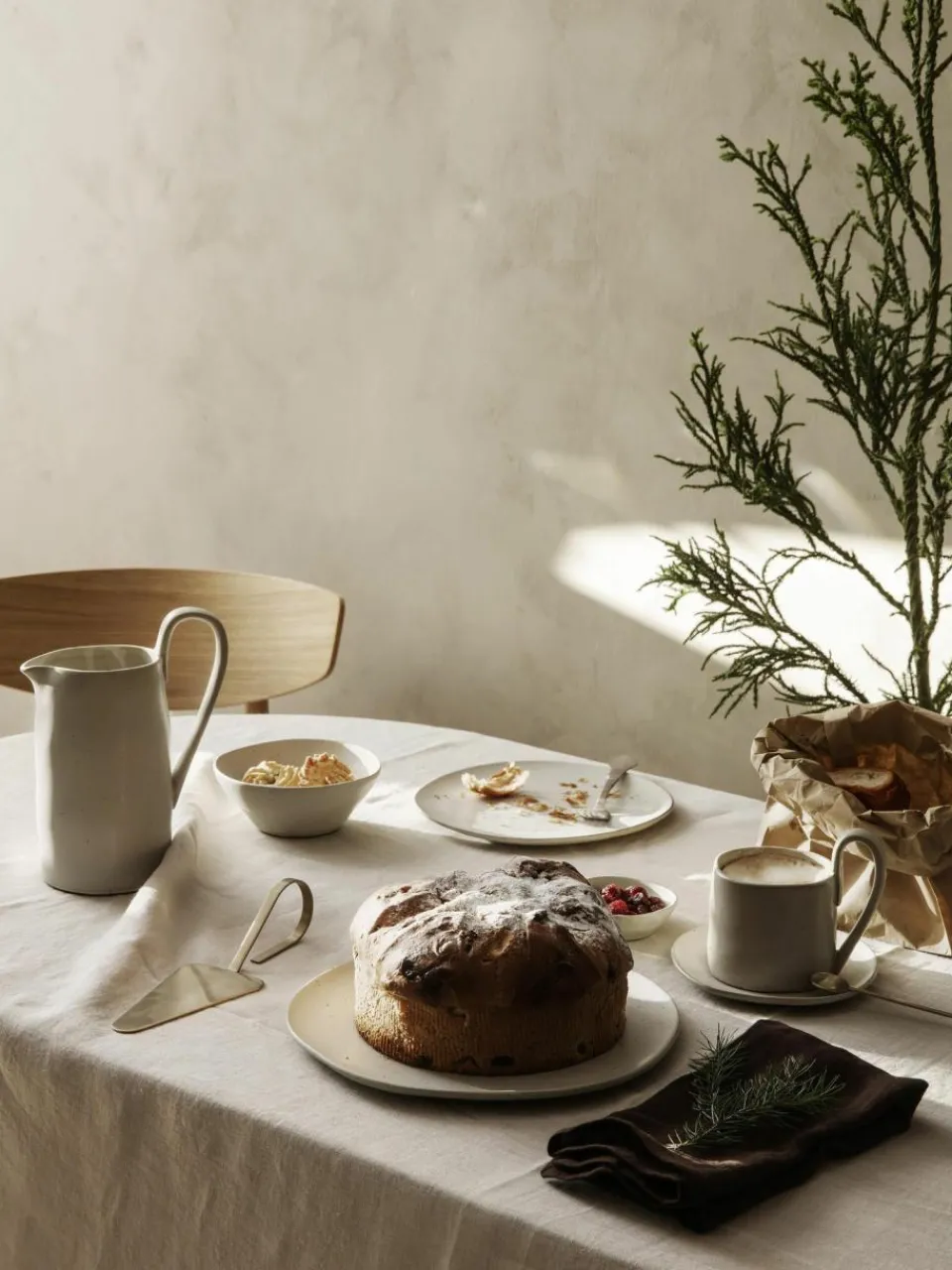 ferm LIVING Krug Flow aus Steinzeug, 1 L