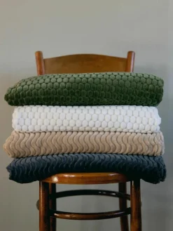 Sagaform Kuscheldecke Maja mit Strukturoberfläche