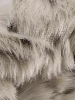 Magma Kuscheldecke Skins aus Kunstfell in Schneeleoparden-Optik