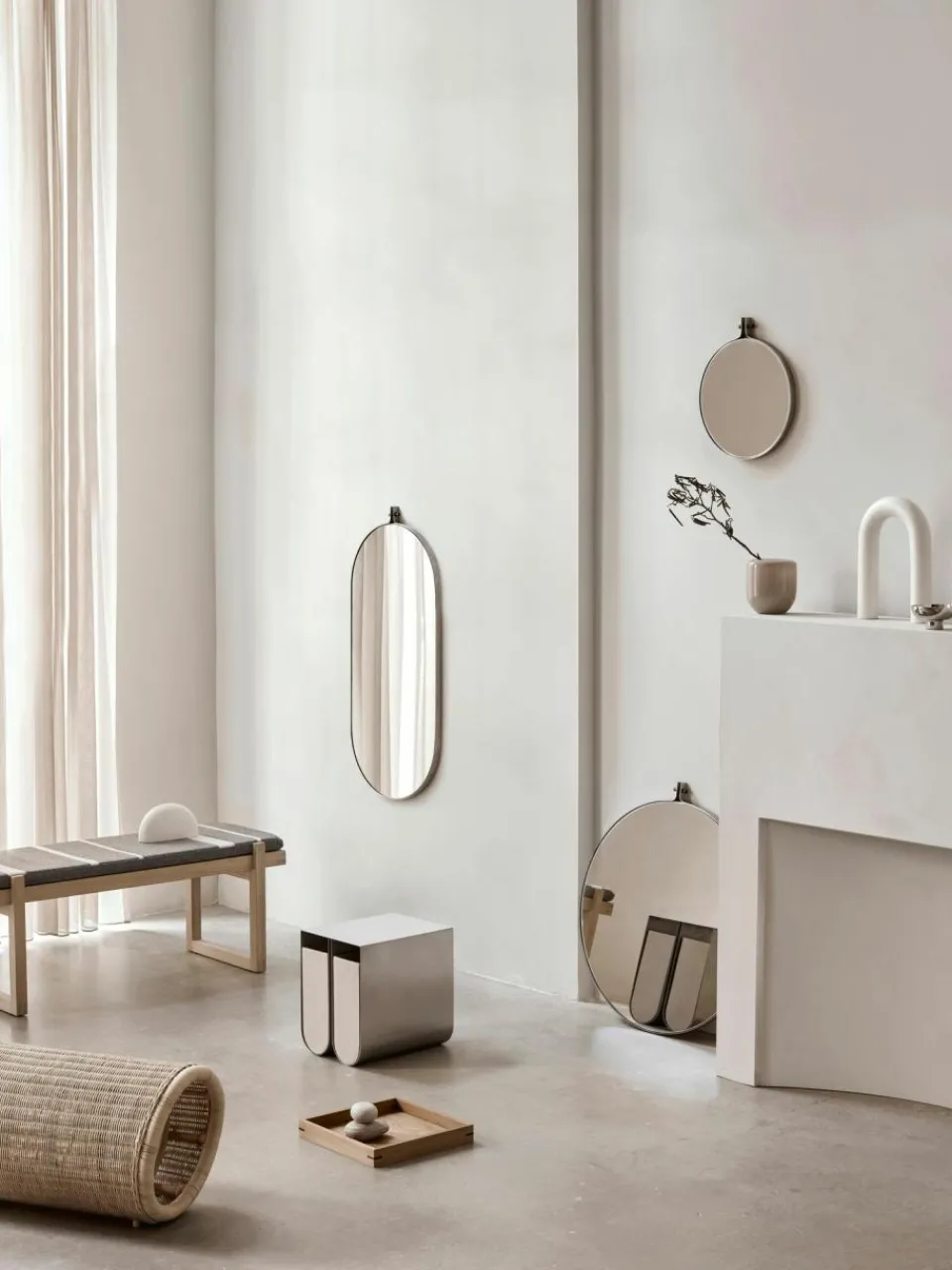 Kristina Dam Metall-Beistelltisch Curved