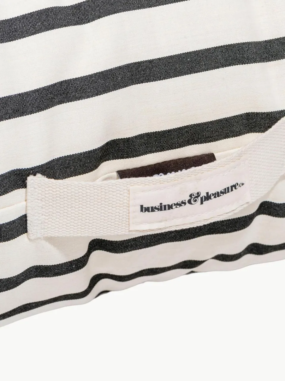 Business & Pleasure Outdoor Bodenkissen Cozy mit Streifen