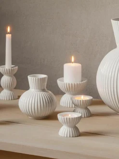 Lyngby Porcelaen Porzellan-Kerzenhalter Tura mit geriffelter Oberfläche