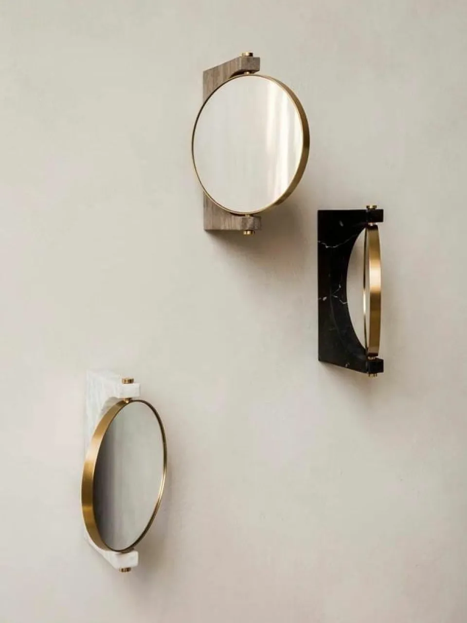 Audo Copenhagen Runder Wand-Kosmetikspiegel Pepe aus Marmor